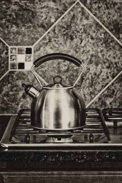 Traditional  Tea Pot on Range — Stock Photo, Image