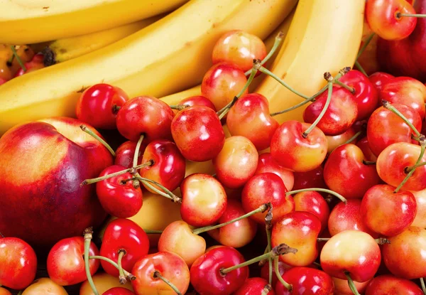 Högen av mogen frukt redo att äta — Stockfoto