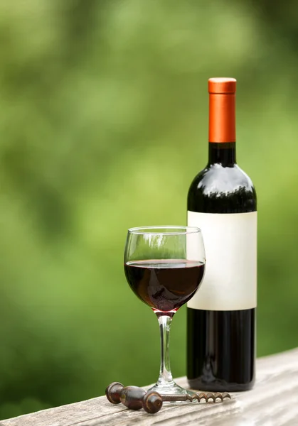 Glass of red wine outdoors ready to enjoy — Stock Photo, Image