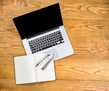 Masaüstü notepad ve dizüstü bilgisayar ile 
