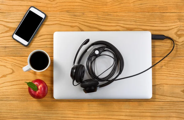 Quick set up for mobile work office on wooden desktop — Stock Photo, Image