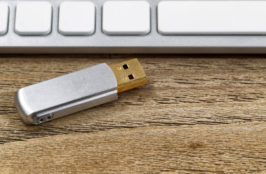 Modern yüksek kapasiteli taşınabilir veri sürücü ile klavye başparmak