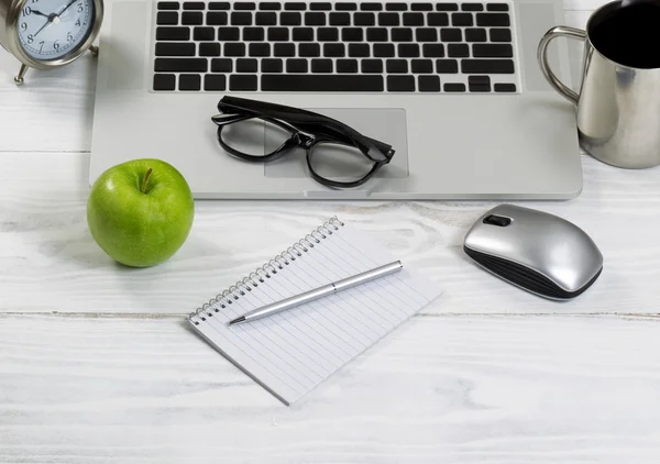 Close up of a tidy work space on a white desktop — Stock Photo, Image