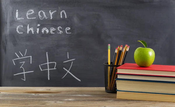 Área de trabalho da escola para aprender chinês — Fotografia de Stock