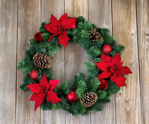 Holiday Poinsettia Christmas wreath on rustic wooden boards — Stock Photo, Image
