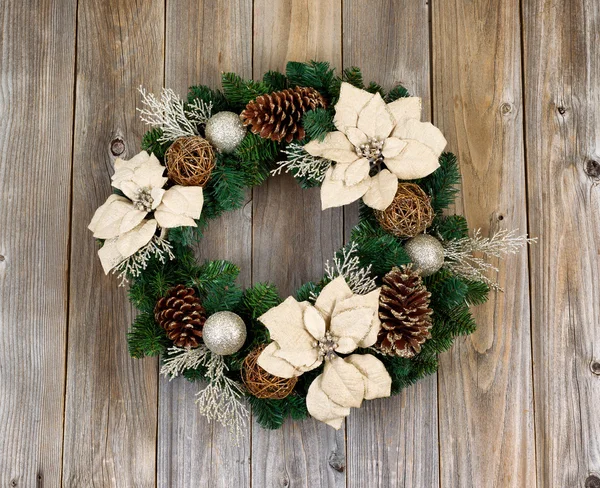 Holiday white Poinsettia Christmas wreath on rustic cedar wooden — Stock Photo, Image