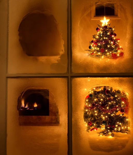 Christmas night tid Visa träd genom frostat fönster fortfarande — Stockfoto