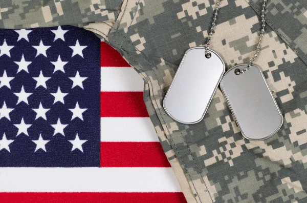 Närbild på militär uniform på Usa flaggan — Stockfoto