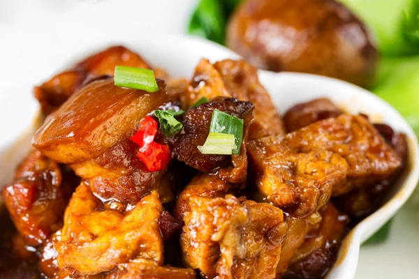 Chinesischer Tofu und Fleischgericht fertig zum Essen — Stockfoto