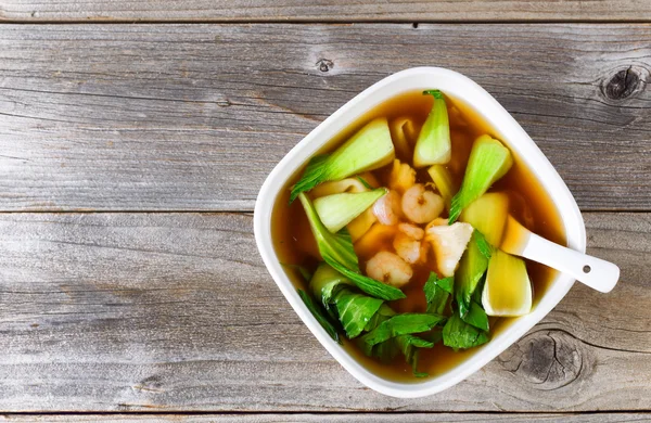 Chinese soup dish in bowl setting ready to eat — Stock Photo, Image