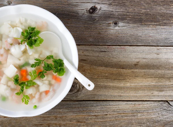 Verse zeevruchten soep schotel klaar om te eten — Stockfoto