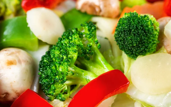 Freshly cooked vegetables ready to eat — Stock Photo, Image