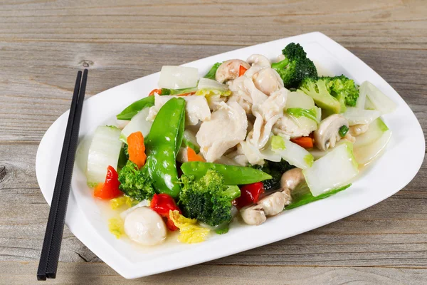 Stir fry chicken and mixed vegetables ready to eat — Stock Photo, Image