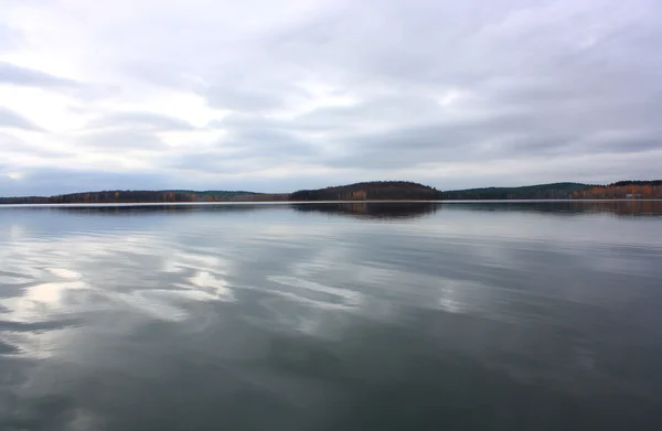 O lago Bolshoy Sunukul — Fotografia de Stock