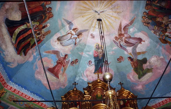 La pintura mural en el templo en honor a la protección de la Virgen —  Fotos de Stock