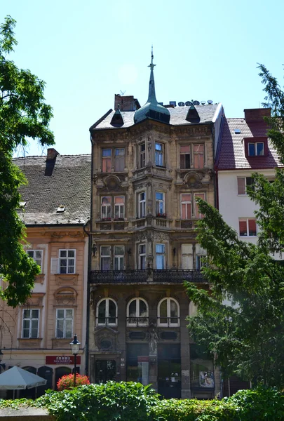 Edifícios históricos na cidade velha . — Fotografia de Stock