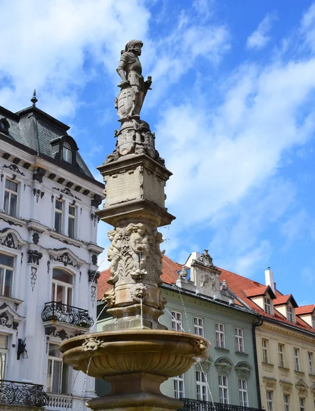 Maximilianischer Brunnen auf dem Hauptplatz (hlavne namestie) in Bratislava, Slowakei — Stockfoto