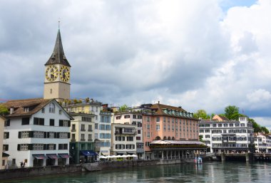 Zürih'in görünümüyle Limmat Nehri