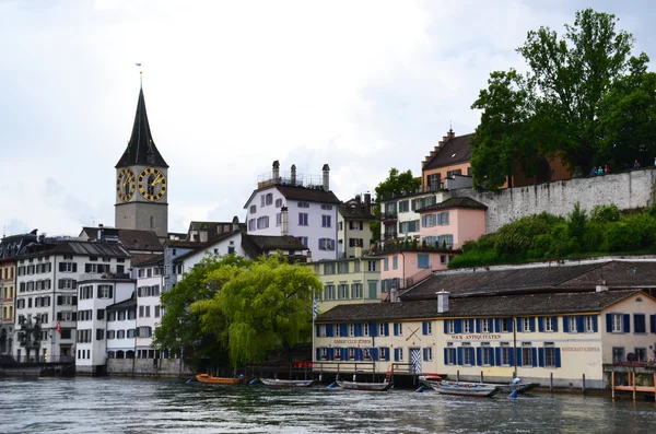 Blick auf Zürich mit Limmatfluss. — Stockfoto