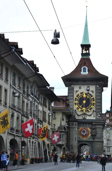 Donnerstag, 5. Juni 2016: Kornhausplatz mit astronomischer Uhr aus dem 15. Jahrhundert — Stockfoto