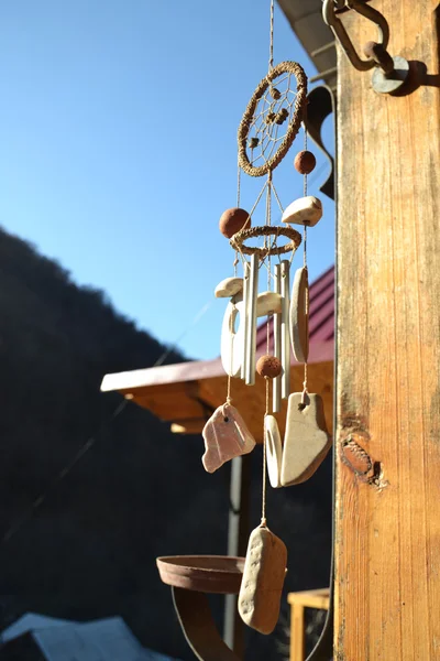 Sinos de vento de madeira — Fotografia de Stock