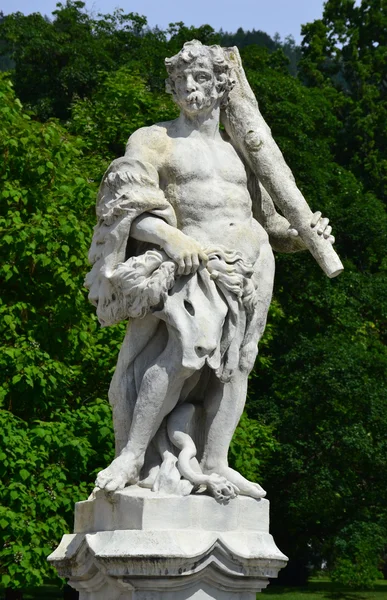 Standbeeld in de buurt van Eggenderg kasteel — Stockfoto