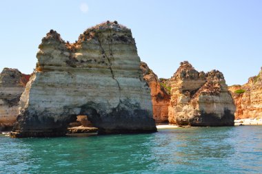 Kayalar ve Portekiz'de kum plaj