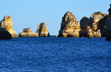 Kayalar ve Portekiz'de kum plaj