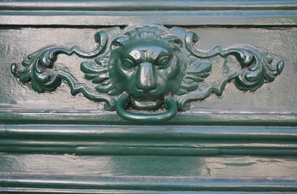 Manija decorativa de puerta antigua —  Fotos de Stock