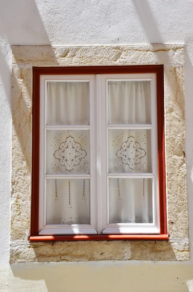 Старое окно дома — стоковое фото