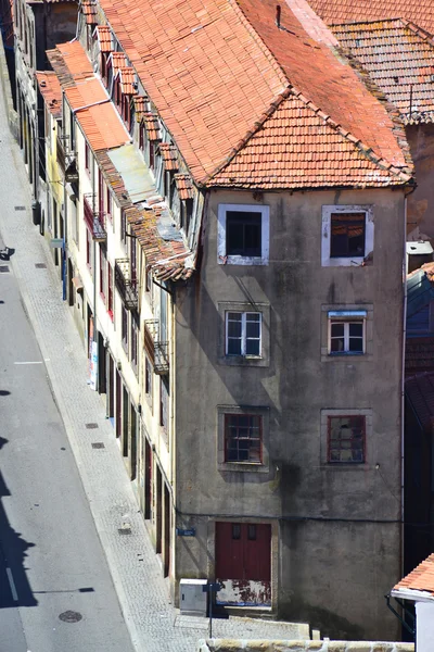 Antiguo edificio en Oporto, Portugal — Foto de Stock