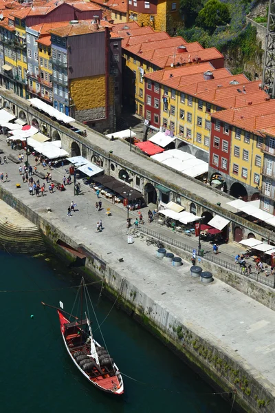 Pohled na město Porto na břehu řeky, Portugalsko — Stock fotografie