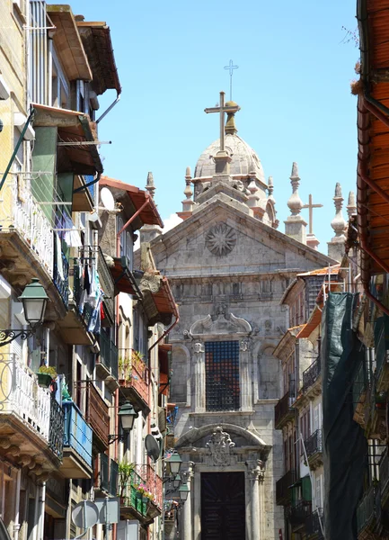 Oude gebouwen en kathedraal in Porto, Portugal — Stockfoto