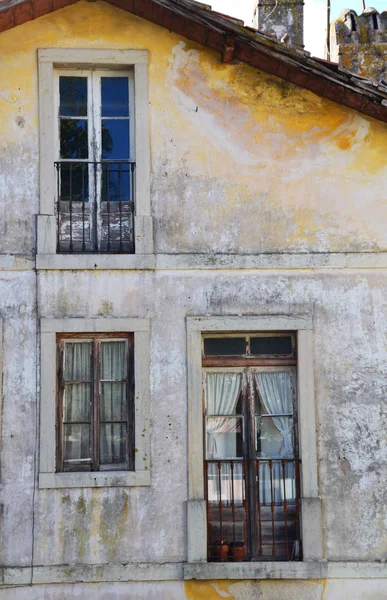 Détail de vieille grande maison abandonnée — Photo