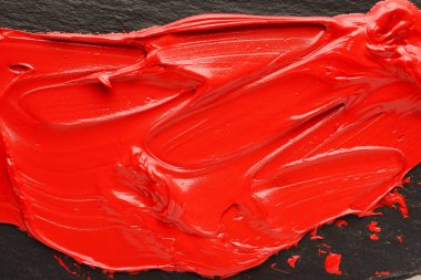 Koyu arkaplanda boya dokusu.