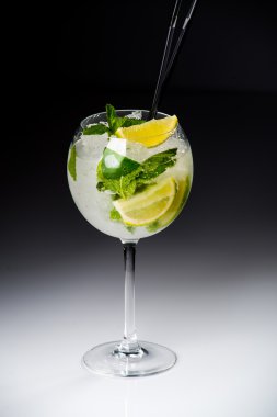 Alkollü kokteyl yakın çekim