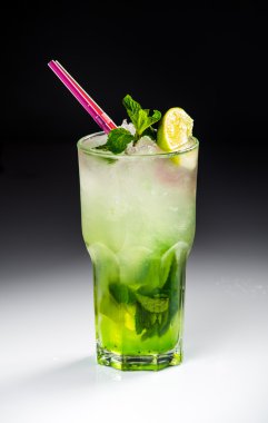 Alkollü kokteyl yakın çekim