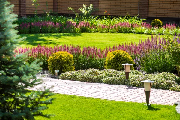 Modern landscape design — Stock Photo, Image