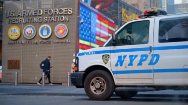 New York, ABD, 24 Aralık 2025: NYPD polis aracı Times Meydanı yakınına park edildi..