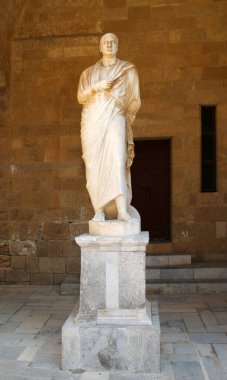 Büyük ustanın sarayı, avluda antik heykeller, Rodos, Yunanistan