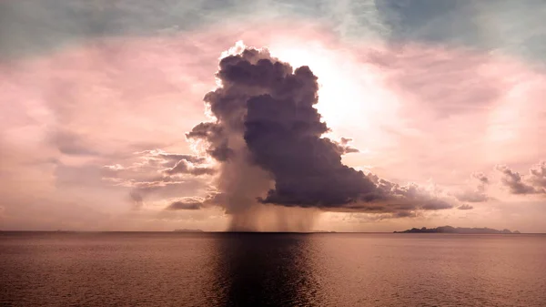 Regenwolken Boven Zee Zware Wolken Boven Zee Vietnam Rechtenvrije Stockfoto's