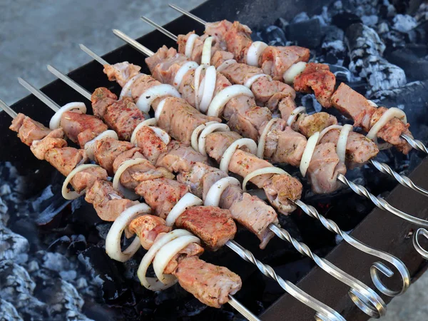 Kebaby Przygotowujące Się Grillu Szaszłyk Przygotowujący Mangalowym Marynowanym Mięsie Przygotowującym — Zdjęcie stockowe