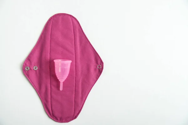 Concept de coussinets réutilisables en coton pendant les règles de la femme — Photo