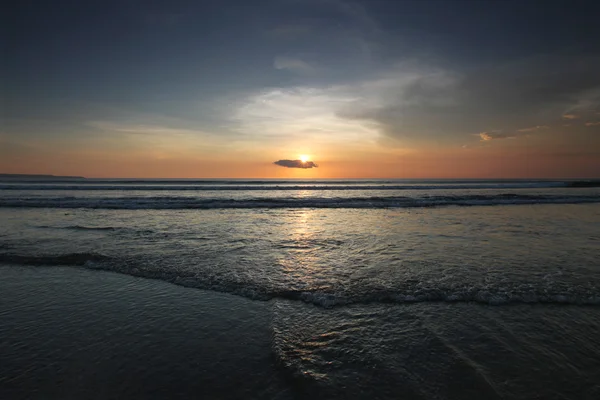 Prachtige zonsondergang in Bali — Stockfoto