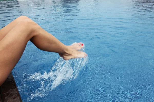 Female feet making splashes — Stock Photo, Image