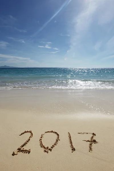 Drawing 2017 on the sand — Stock Photo, Image