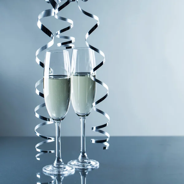 Twee champagneglazen — Stockfoto