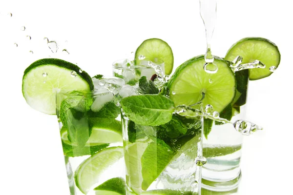 Herstellung von Mojito-Cocktails — Stockfoto