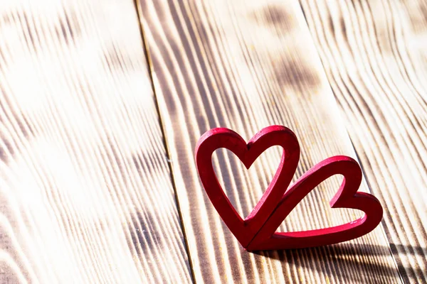 Twee Rode Houten Harten Symbool Van Liefde Houten Achtergrond Sint — Stockfoto