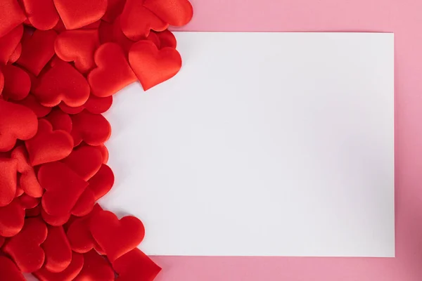 Valentijnsdag Veel Rode Zijde Harten Achtergrond Rand Frame Met Witte — Stockfoto